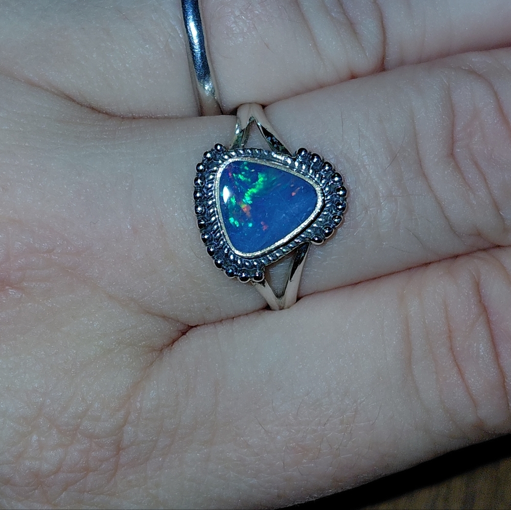 Elegant Silver Australian Opal Ring Size 8.25